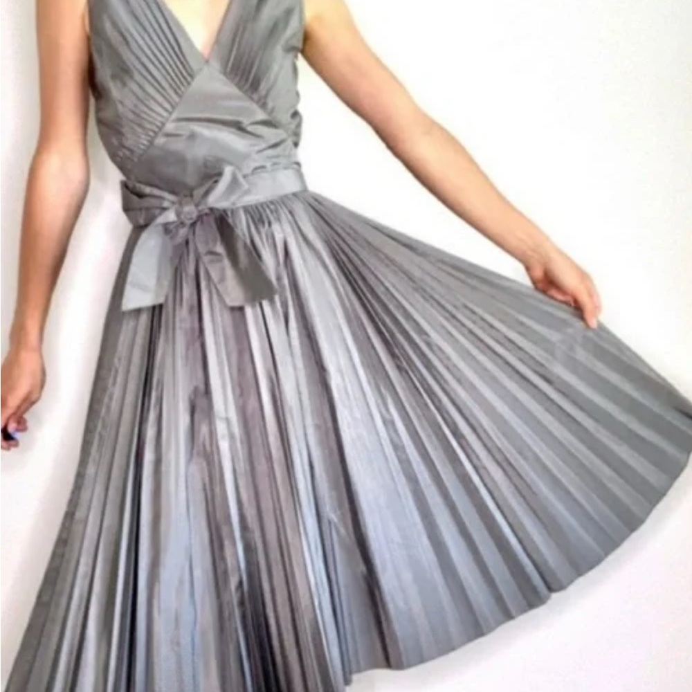 NWT Banana Republic Silver Pleated Silk Midi Dress V-Neck Size 0 XXS